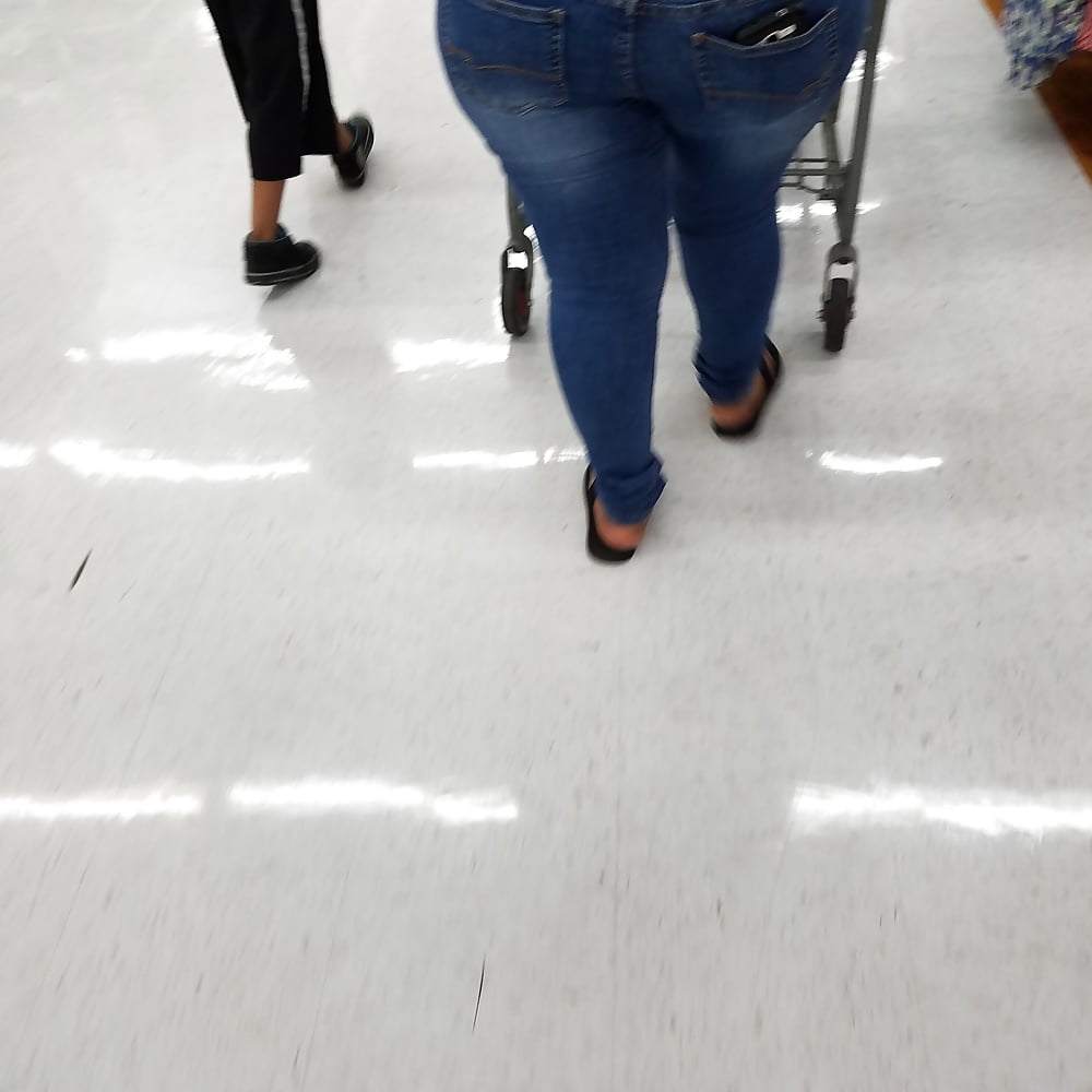 Women Flashing At Walmart Uncensored