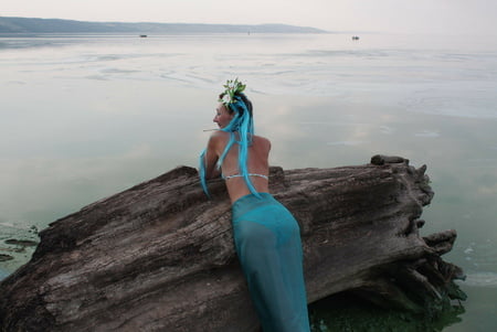 green outfil and green water         