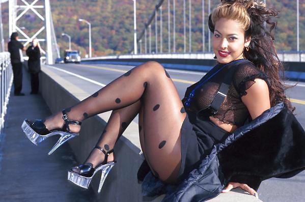 Sex Gallery nylon - upskirt - leg 22