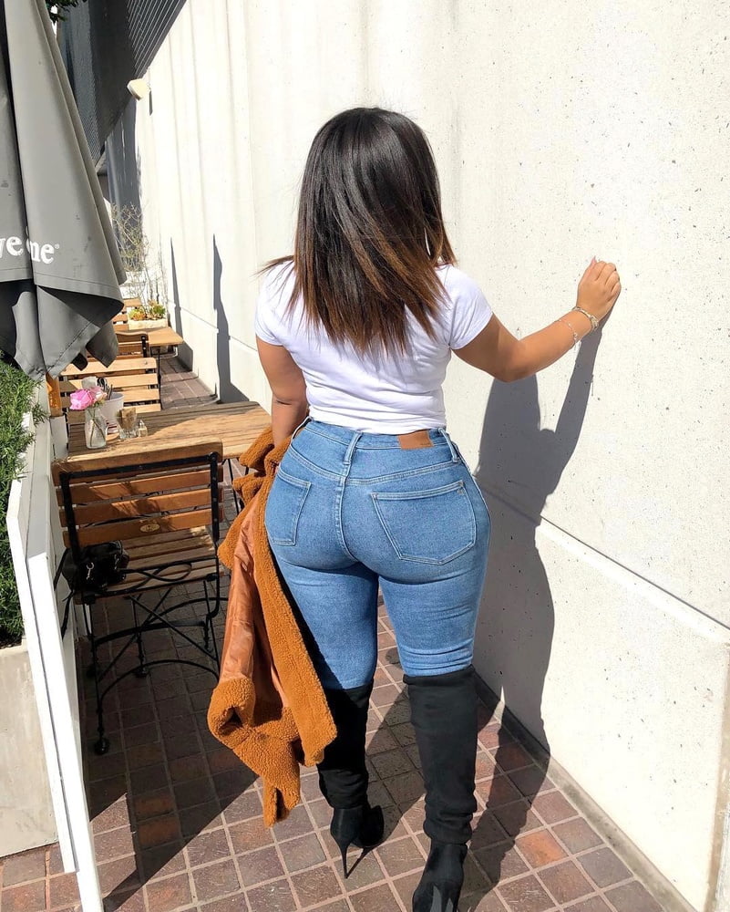 Booty in jeans pics