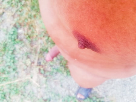 mis ricos pezones de macho deliciosas tetillas            