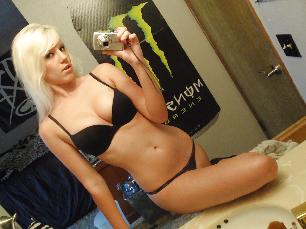 Sex Gallery Silly Blond Bitch Teen Selfies