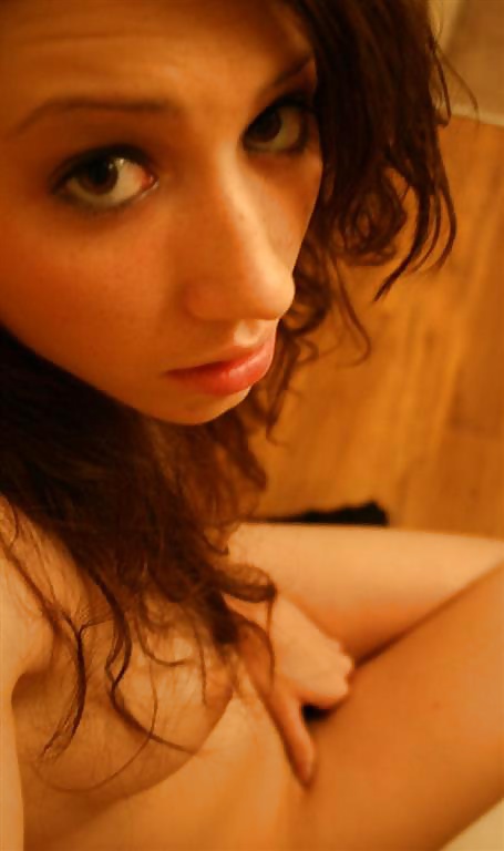 Sex Gallery 18 Y.o. bruneete girl