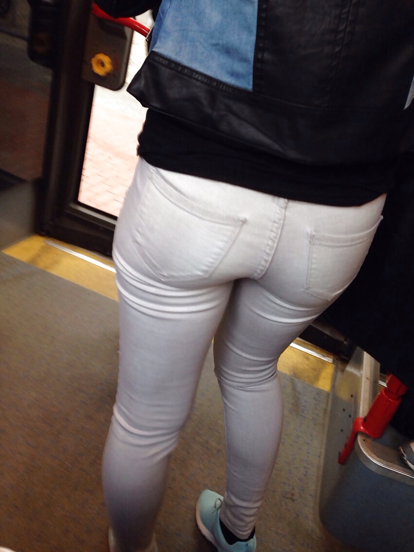 Sex Gallery hot ass in the bus