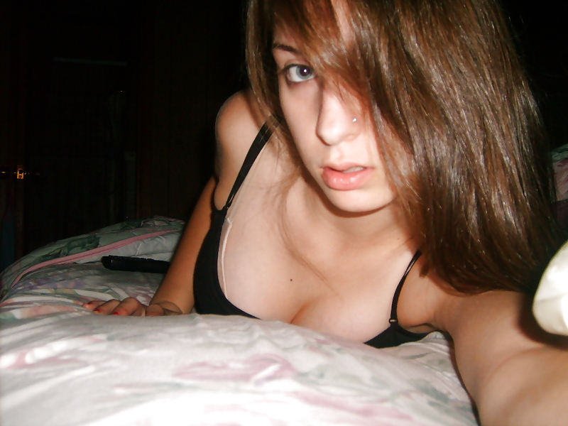 Sex Gallery Hot teen in front of camera