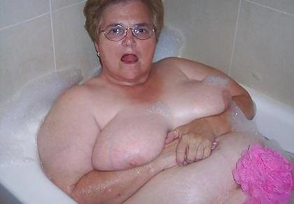 Sex Gallery Older women in bath.