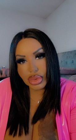 pink latex thicc bbw goddess cuckholdress domme queen         