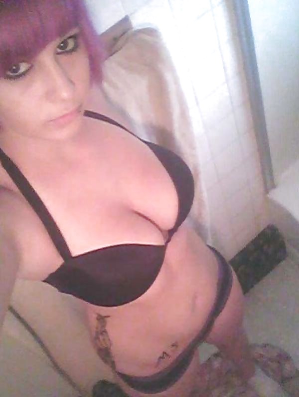 Sex Gallery Busty & Cute EMo Babe