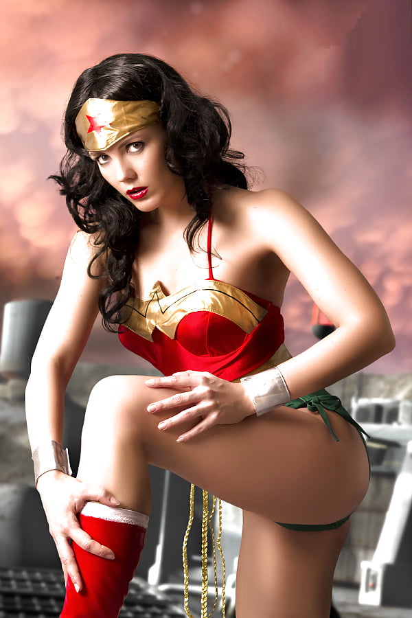 sexy-naked-wonder-women-pics