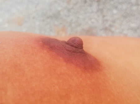 mis ricos pezones de macho deliciosas tetillas            