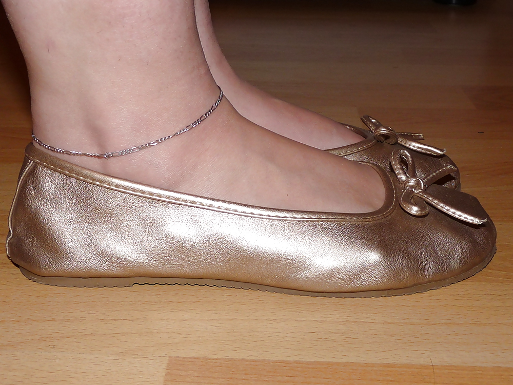 Sex Gallery wifes gold heels flats ballerinas shoes feet 2