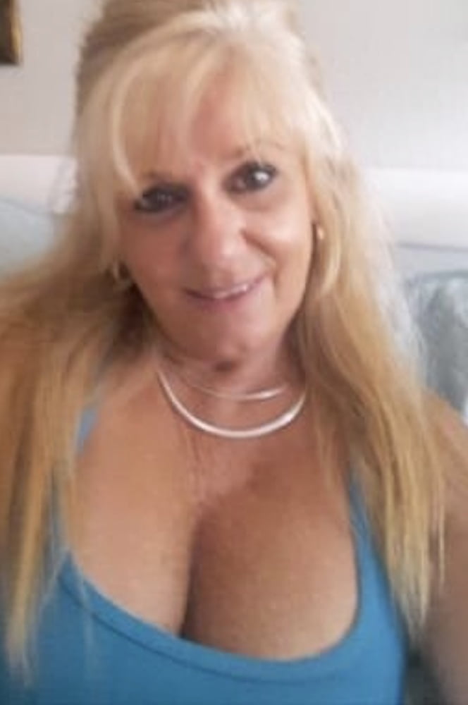 Sexy Gilf Milf And Cleavage 82 Pics