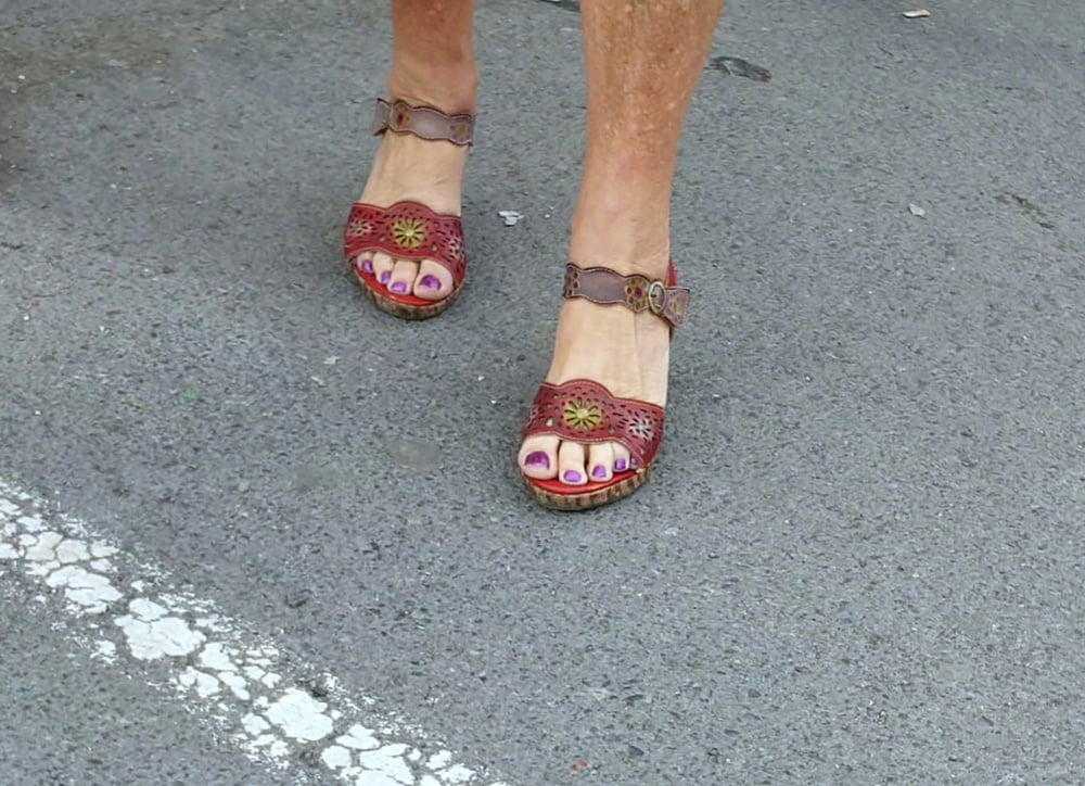 Candid feet photo #324255163