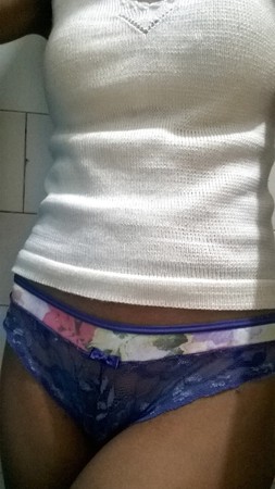 Novinha vazou tirando foto pra amante