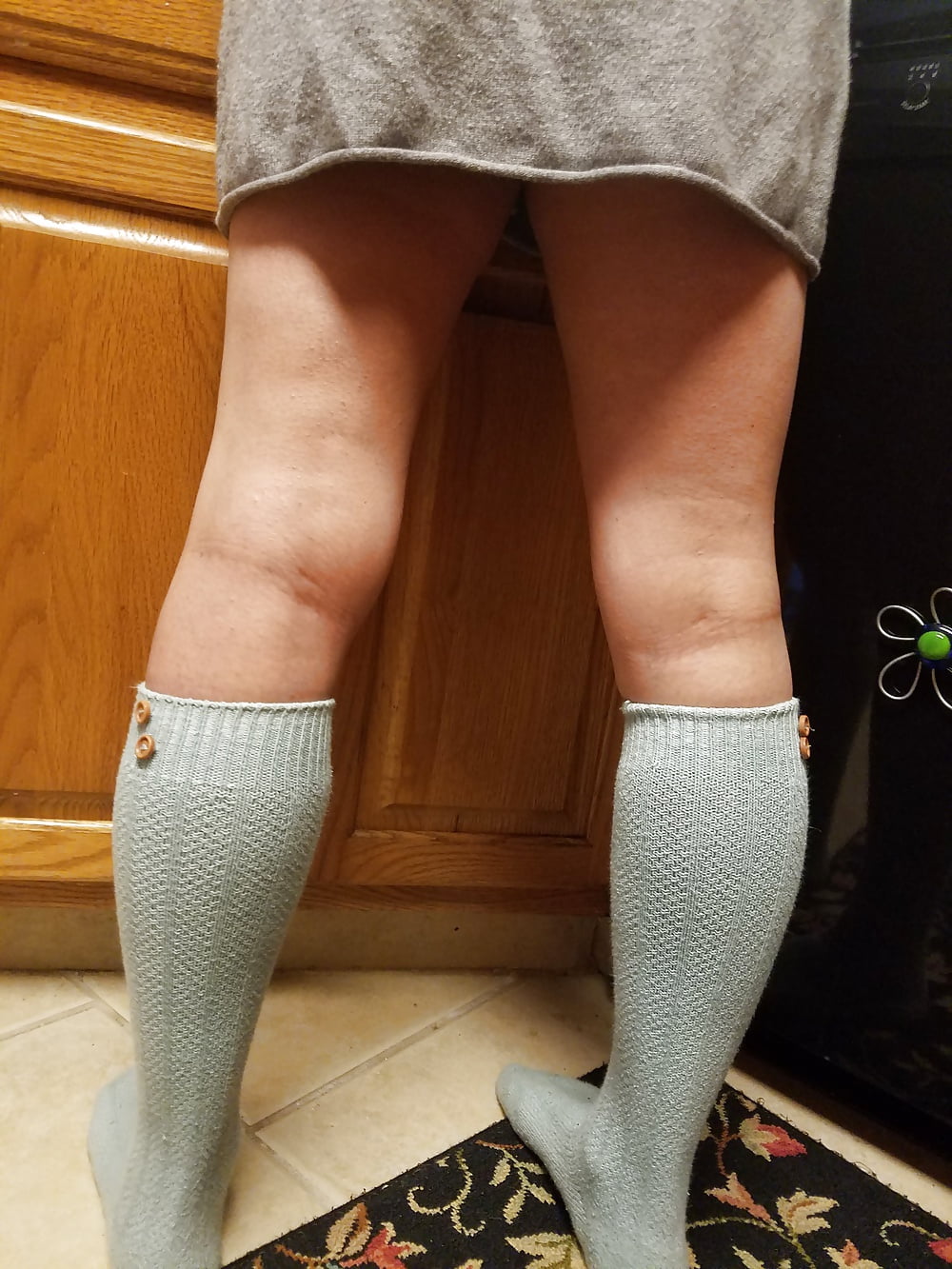 Sex Gallery Wife unaware socks and upskirt
