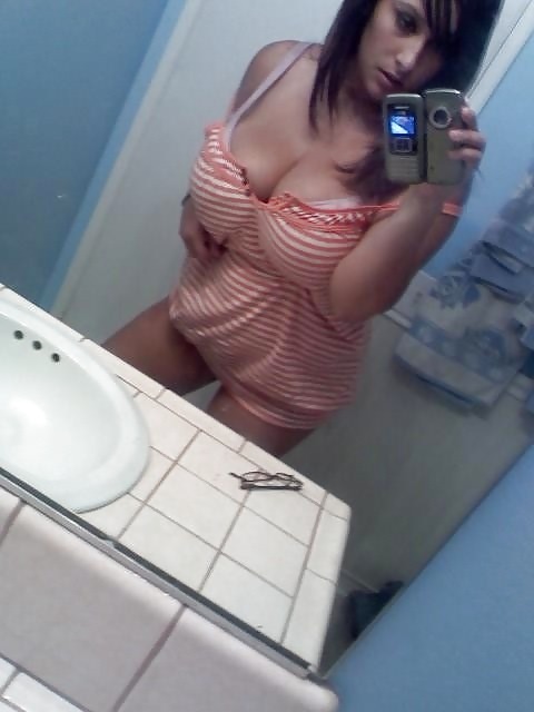 Sex Gallery Busty girl photographed herself.
