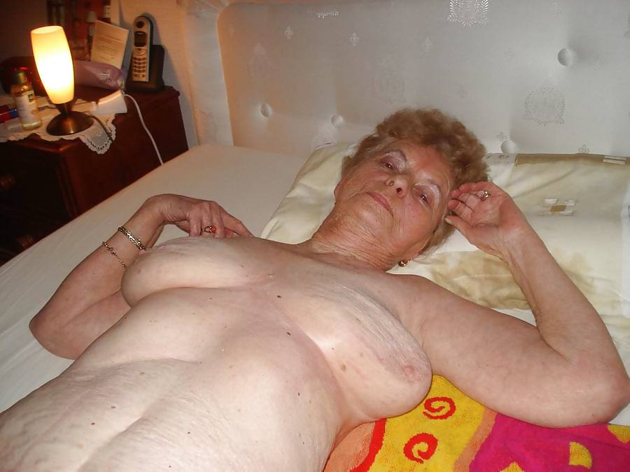 Sex Gallery granny amateur at home