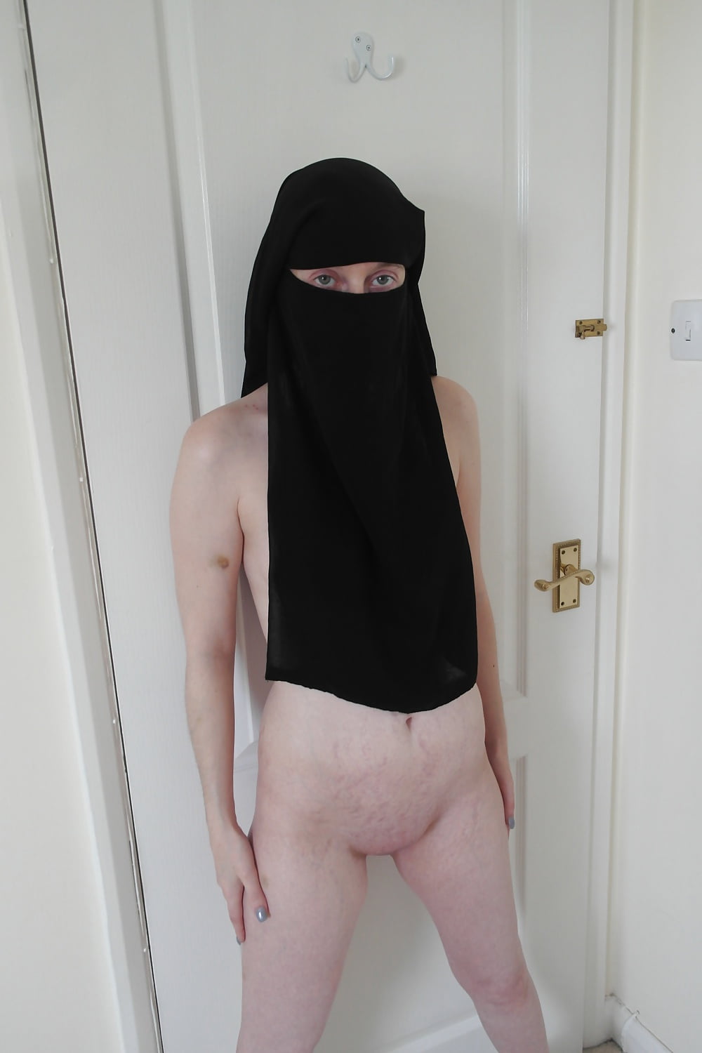 Niqab And Boots Naked Outdoors
