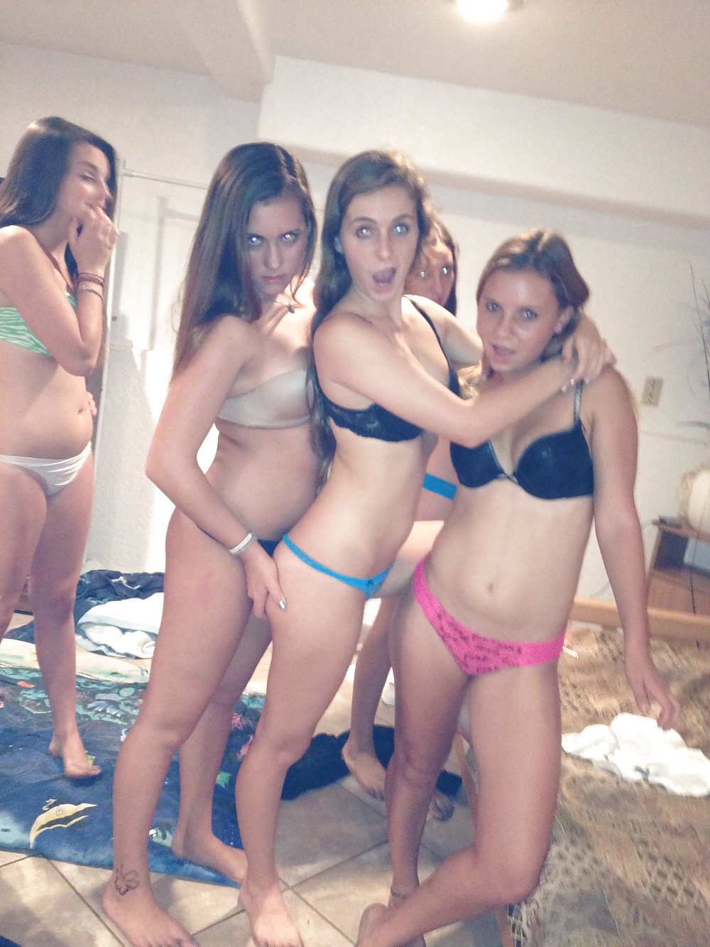 Sex Gallery teen party