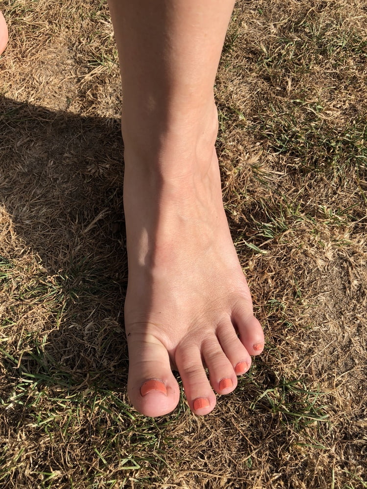 Sisters foot fetish
