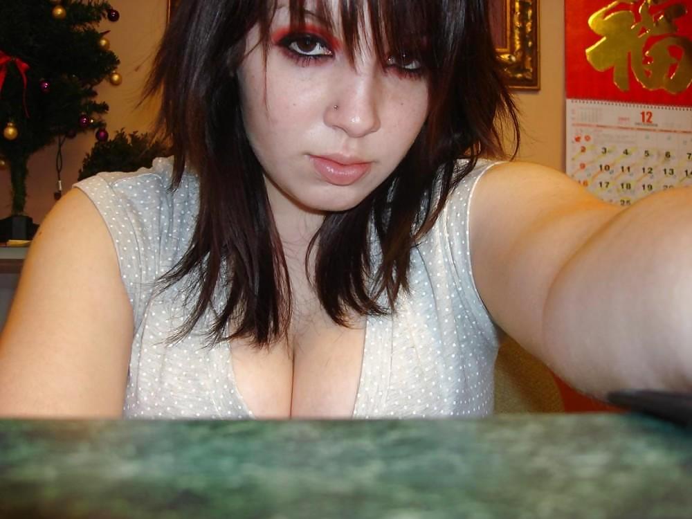 Sex Gallery Busty Amateur Emo Girl