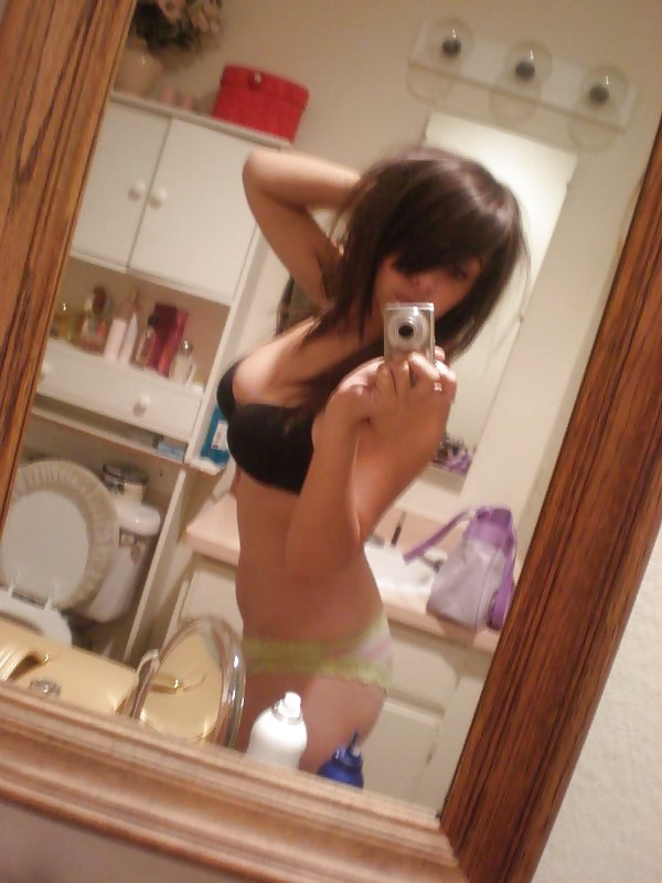 Sex Gallery Busty teen selfie