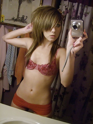 Sex Gallery young selfshot emo topless