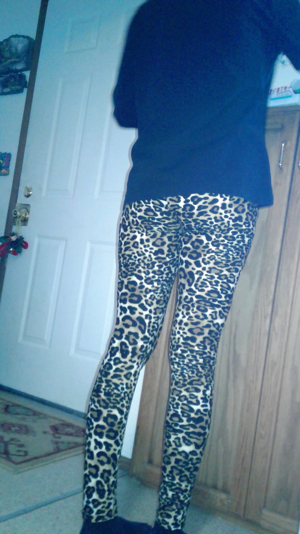 Sex Gallery Wife looks hot in her new leopard print leggings