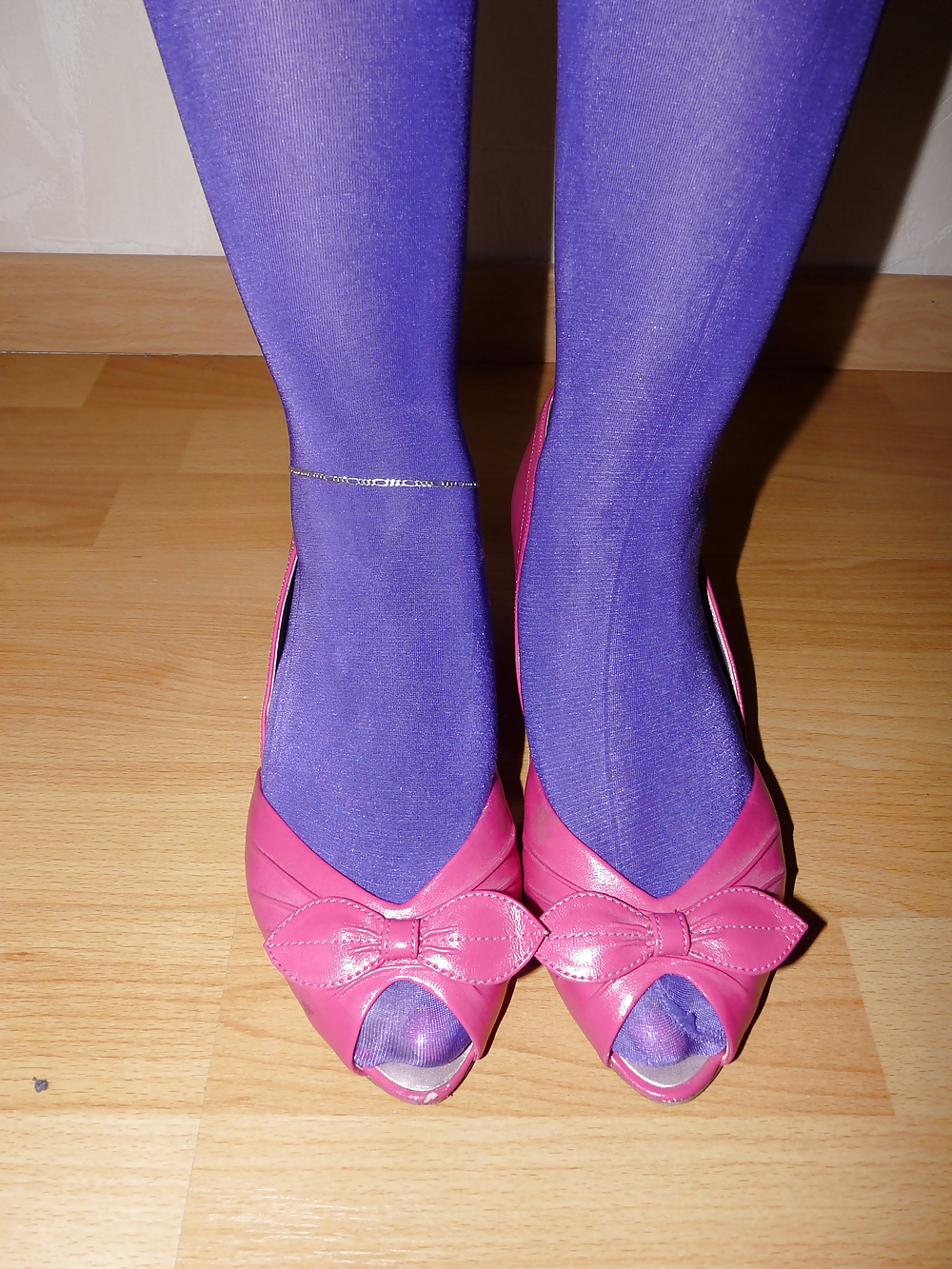 Sex Gallery wifes shiny purple pantyhose pink peep toes