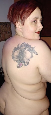 karcelyne shows her pleasure         