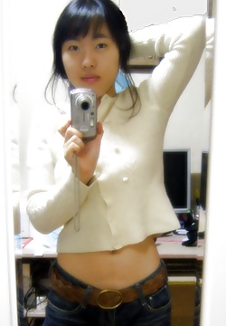 Sex Gallery Korean girl takes self pics