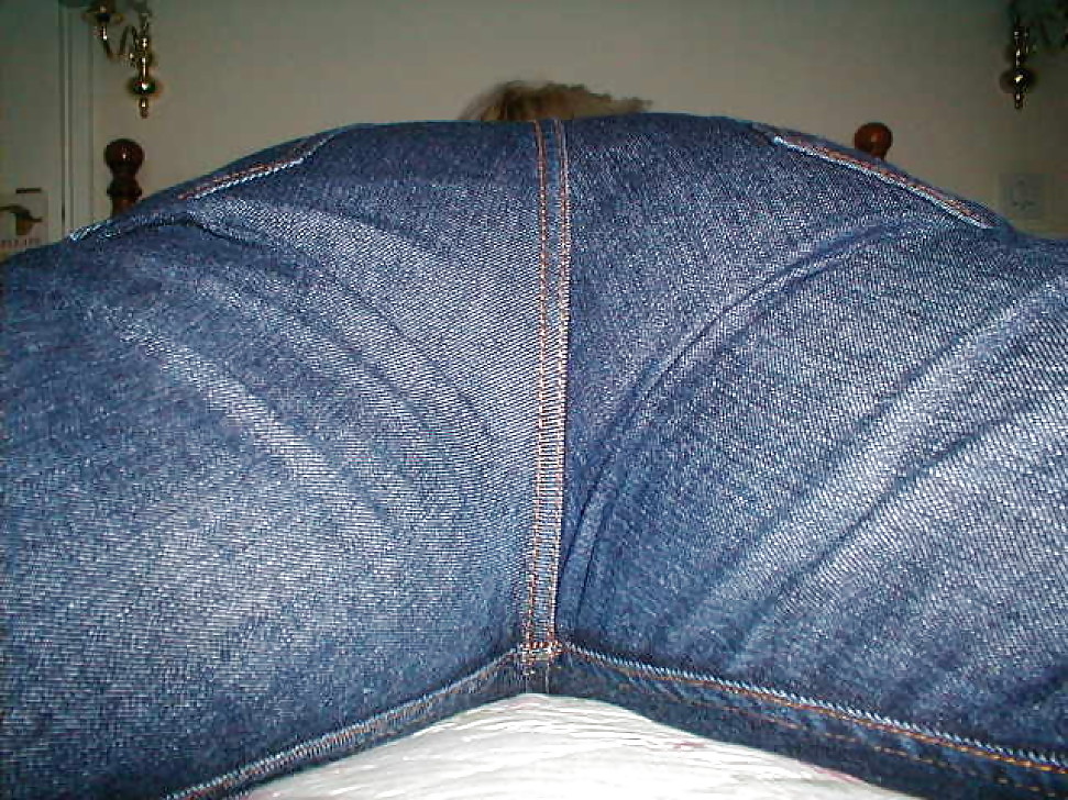 Sex Gallery The wife's hot ass in sexy jeans