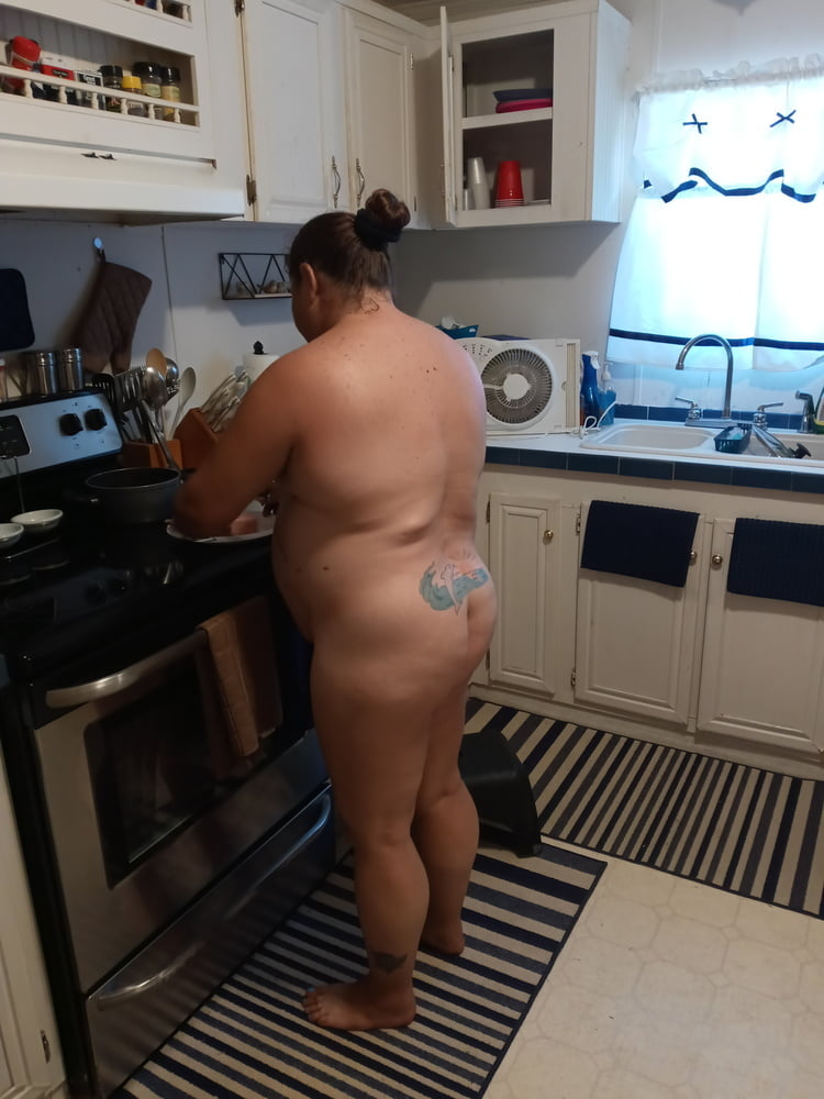 Cooking Naked - 5 Photos 