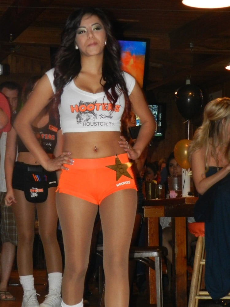 Hooters & WingHouse Sluts in Pantyhose - 39 Photos 