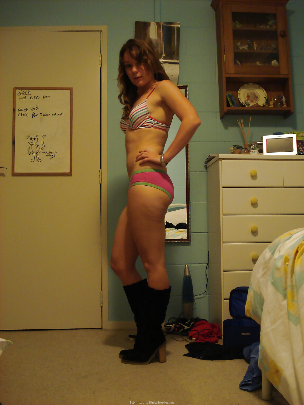 Sex Gallery Young amateur posing, sucking and fucking