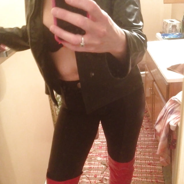 Sex Gallery HOT LEATHER AND RED BOOTS