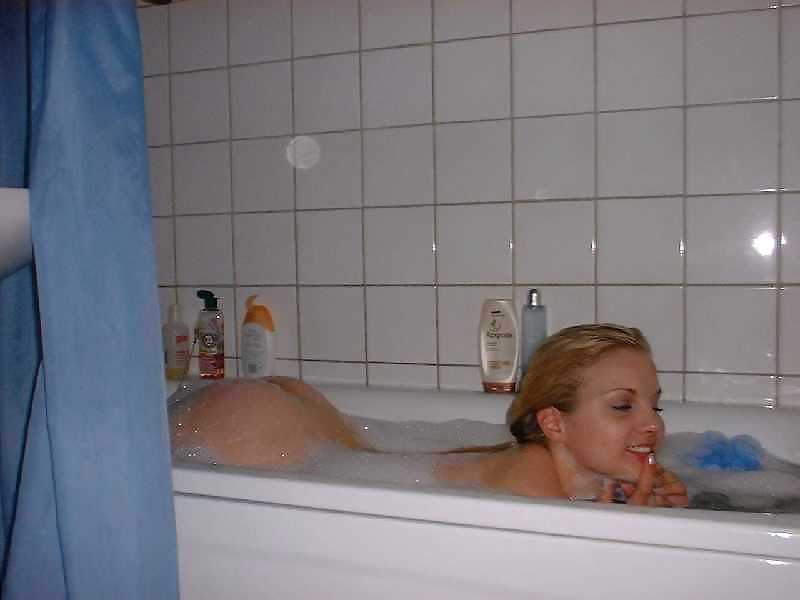 Sex Gallery girls taking a bath