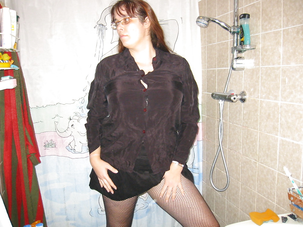 Sex Gallery Strip in the shower