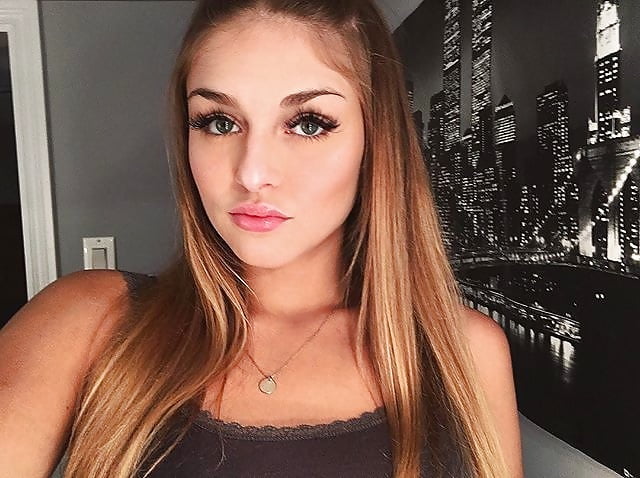 Sex Gallery SOPHIA...a young sexy lesbian...