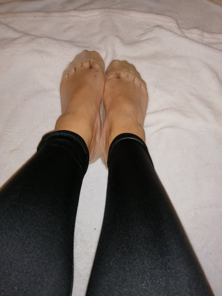 My feet in pantyhose - 4- - 24 Photos 