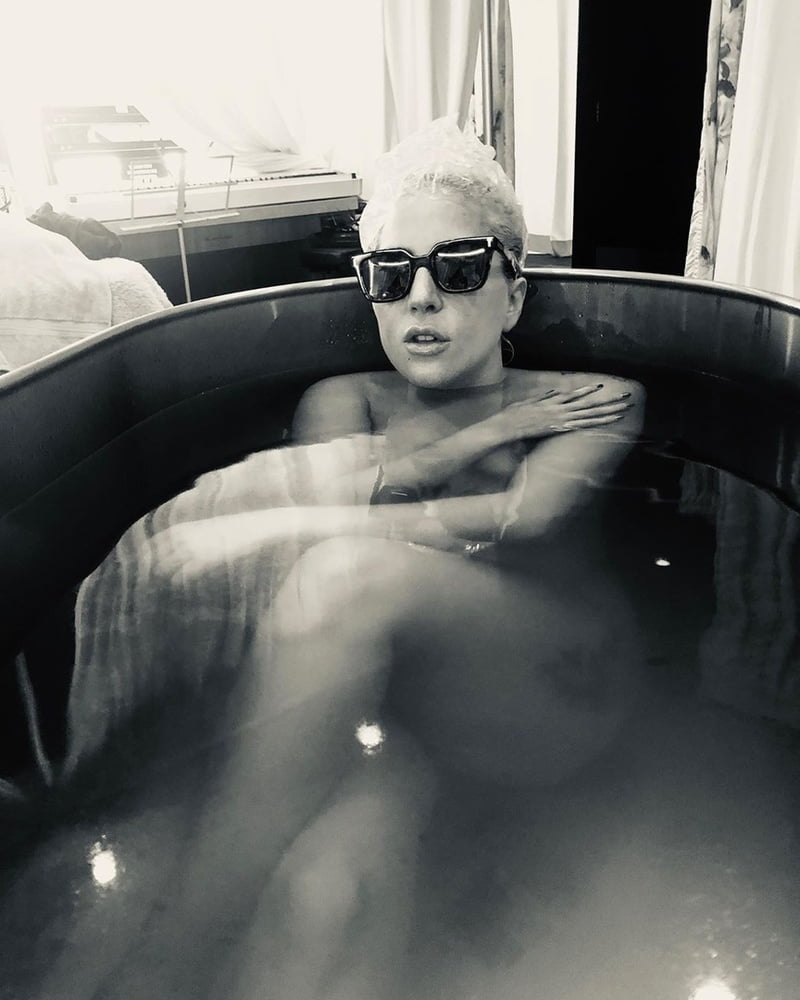God Lady Gaga Beautiful And Naked 2 Pics