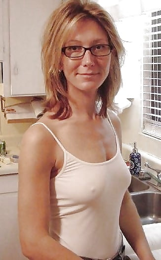 Sex Gallery Braless , see through ,  no Bra , nippel