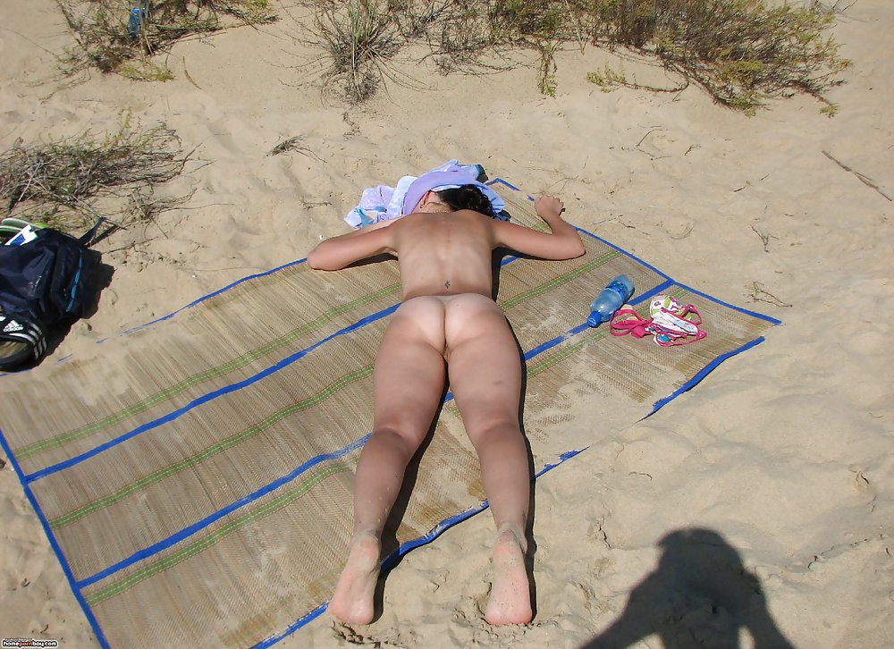 Sex Gallery Amateur teen gf topless at beach