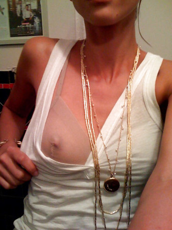 Topless pics alba jessica Jessica Alba
