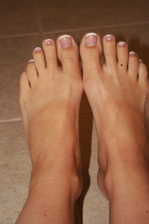 Female feet, toes and soles - 52 Photos 