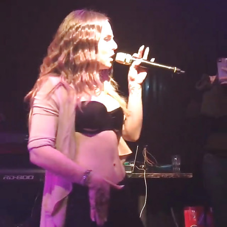 jojo busty performance in kansas        