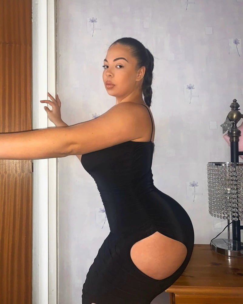 THICK!! BIG TITS, ASS & HIPS. EXTRA EVERYTHING THESE GIRLS - 82 Pics 