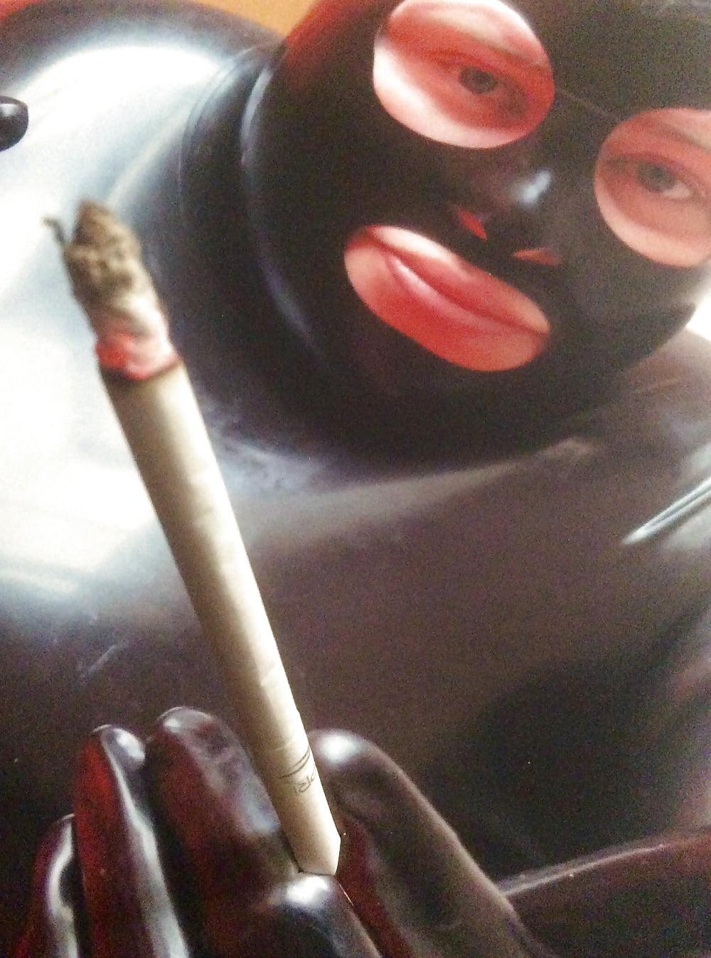 See And Save As Bbw Smoking In Latex Porn Pict