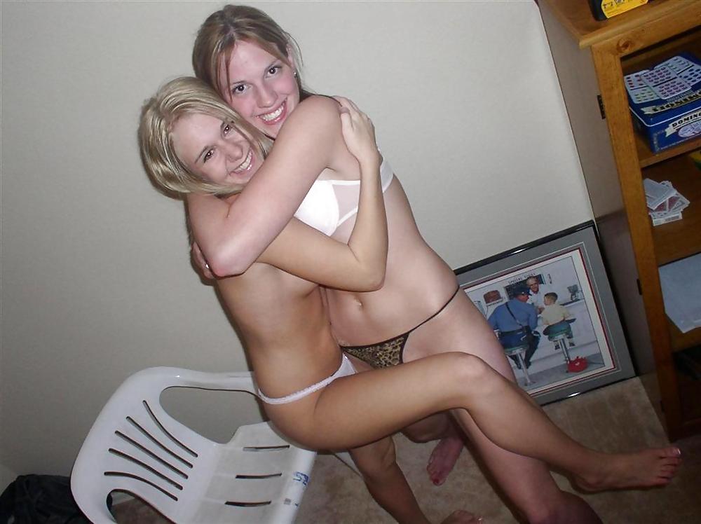 Sex Gallery Friends Have Fun 15