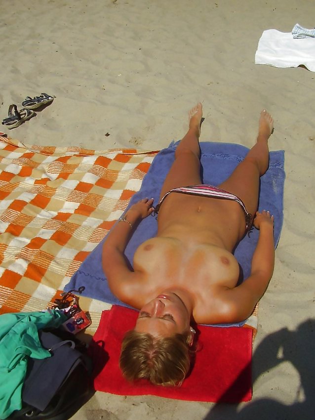 Sex Gallery topless beach beauty